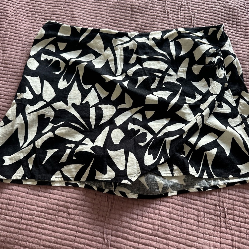 Stylish Black and White Women's Skirt